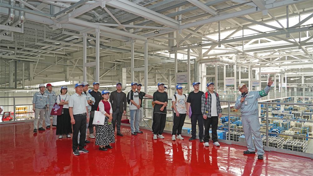 https://news.tute.edu.cn/__local/4/DF/DB/9C2877787A08BE0DF7686B94C2F_C21F9F04_23E0C.jpg