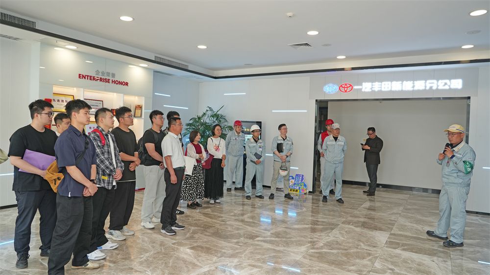 https://news.tute.edu.cn/__local/6/01/91/28430B010A02DED28C005F87C1E_D1807083_168EC.jpg