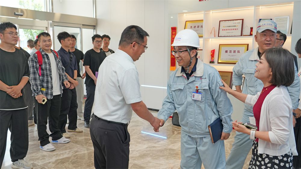 https://news.tute.edu.cn/__local/D/EF/3F/1D871C7188C99E7EB03FF687A1C_41061896_18AF3.jpg